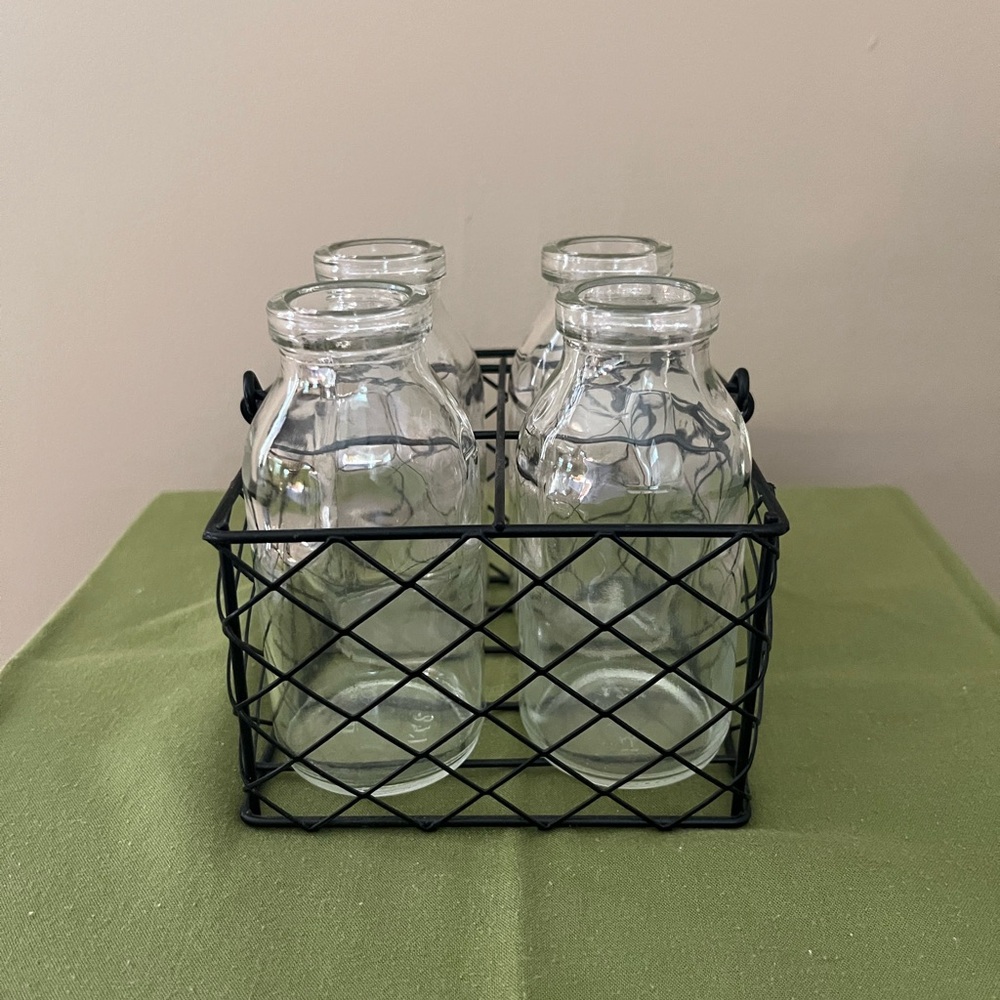 Black wire caddy w/ 4 bud vases